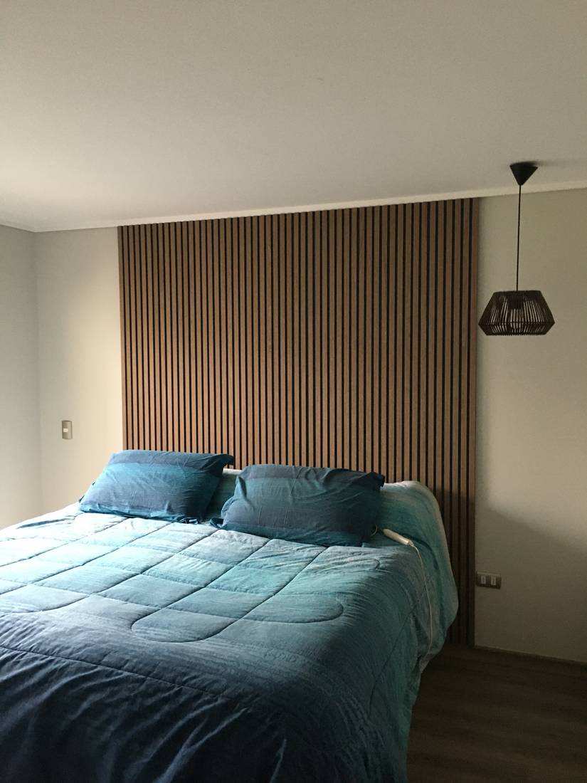 Wooden Panel 240 Nogal en dormitorios, fieltro Negro