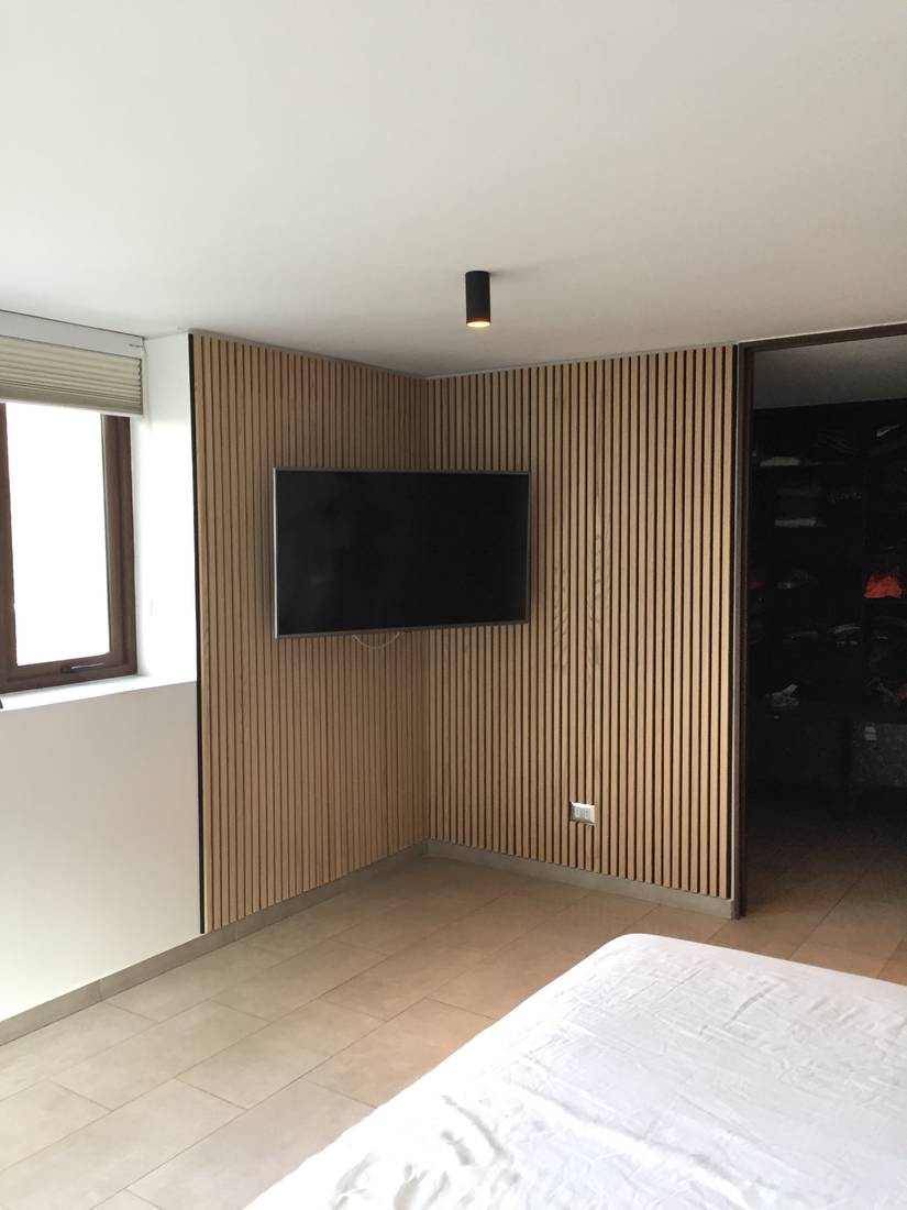 Wooden Panel 240 Roble en dormitorios, fieltro Negro