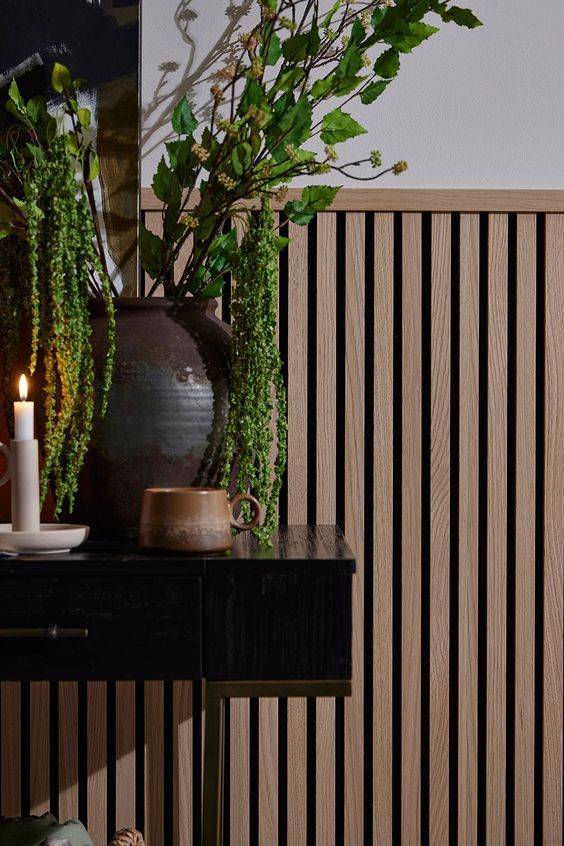 Wooden Panel 240 Roble en living y tv, fieltro Negro